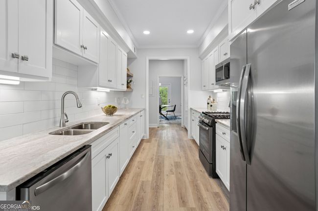 5273 Glenridge Dr, Townhouse with 3 bedrooms, 4 bathrooms and 2 parking in Sandy Springs GA | Image 14
