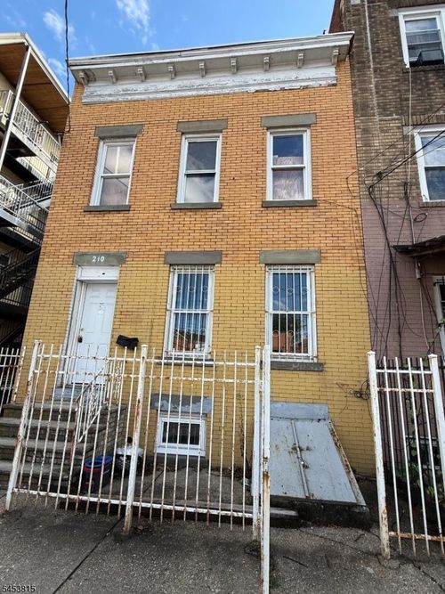 210 Berkeley Ave, Newark, NJ, 07107-2528 | Card Image