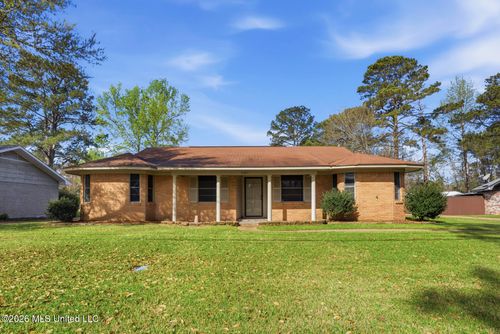 221 Belaire Drive, Pearl, MS, 39208 | Card Image