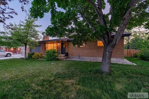 395 Redwood Dr, Idaho Falls, ID, 83401-2916 | Card Image
