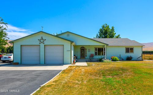 157209 W North River Rd, Prosser, WA, 99350-8802 | Card Image