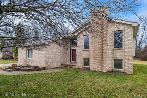 2411 Briar Creek Ln, Burton, MI, 48509-1396 | Card Image