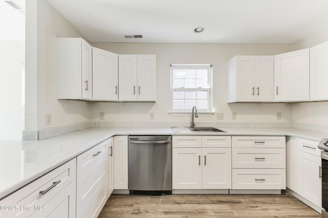 5249 Minnesota Dr Se, House other with 5 bedrooms, 3 bathrooms and 2 parking in Southport NC | Image 14