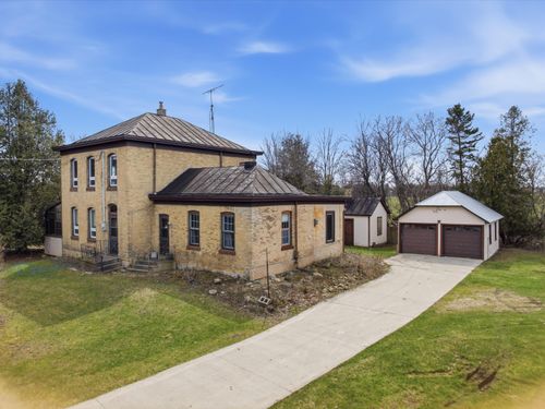 3510 County Road Q, Manitowoc, WI, 54220-9404 | Card Image