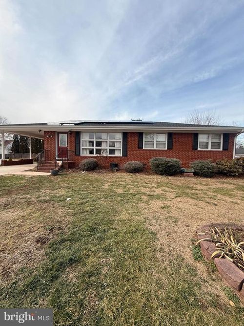 8918 Virginia Ave, MANASSAS, VA, 20110-6120 | Card Image