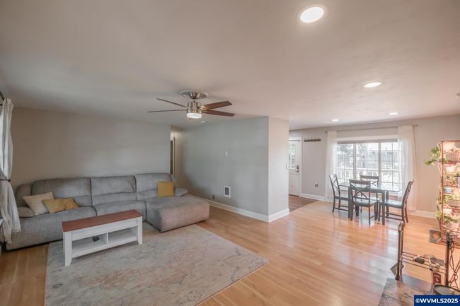 409 28 Th Ave Se, House other with 3 bedrooms, 2 bathrooms and null parking in Albany OR | Image 11