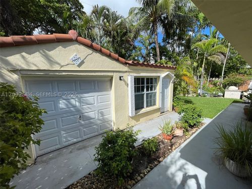 1-1018 W 47th St, Miami Beach, FL, 33140-2803 | Card Image