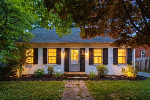908 Lyndhurst Rd, WAYNESBORO, VA, 22980 | Card Image