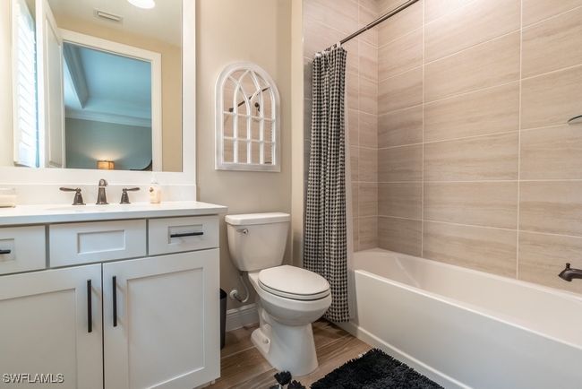 Full Ensuite Bathroom 2 tub/shower combo | Image 18