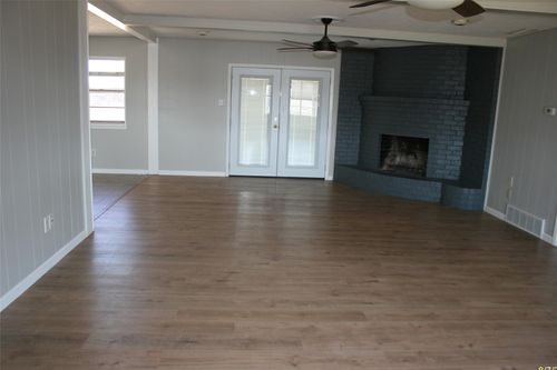 1106 Gifford Dr, Granbury, TX, 76048-2318 | Card Image