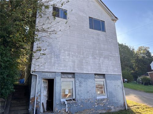 843 Delaware Ave, Glassport, PA, 15045-1539 | Card Image