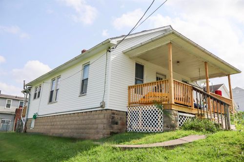 60 Watkins Ln, Clarksburg, WV, 26301-2504 | Card Image
