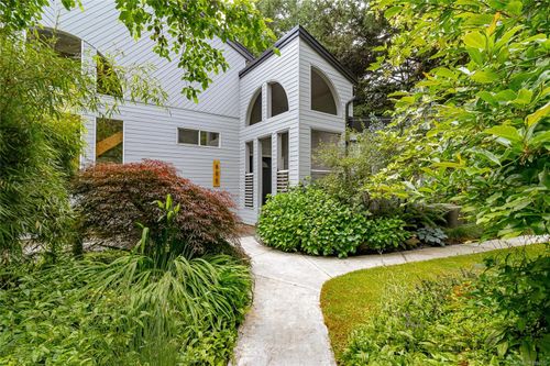 885 Falkirk Ave, North Saanich, BC, V8L5G8 | Card Image