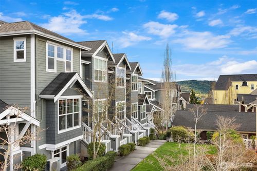 1848 Ne Kenyon Ct, Issaquah, WA, 98029-7382 | Card Image