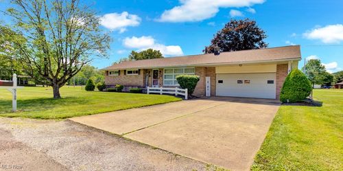 5168 Willow Dr Nw, Malvern, OH, 44644-9450 | Card Image