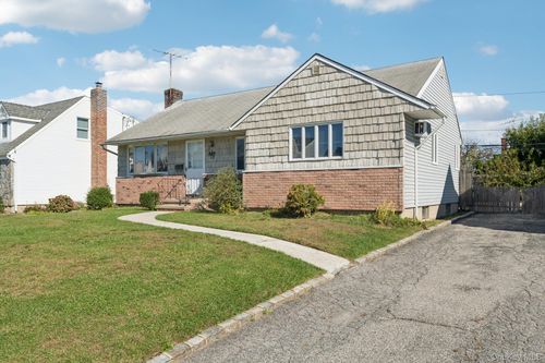 17 Whitman Ave, Syosset, NY, 11791-5039 | Card Image