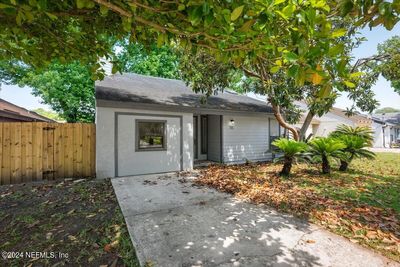 780 Century 21 Drive, House other with 2 bedrooms, 2 bathrooms and null parking in Jacksonville FL | Image 3