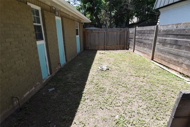2913 E 51 St St, Home with 3 bedrooms, 1 bathrooms and null parking in Austin TX | Image 11