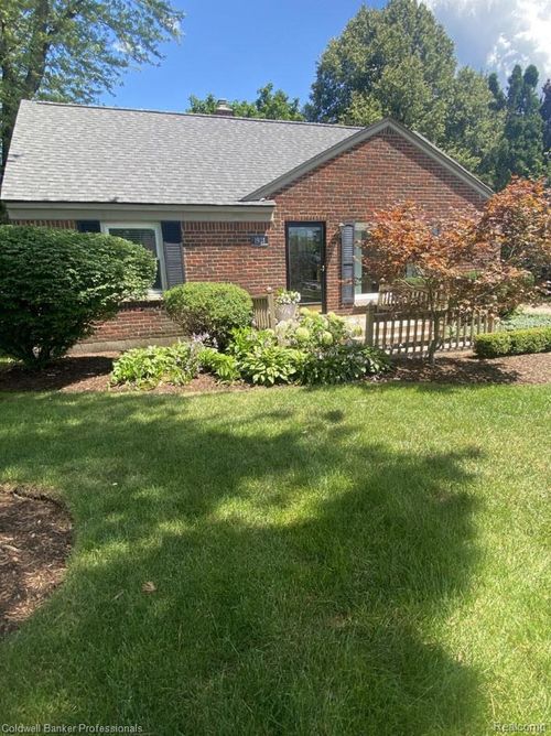 1921 Beverly St, Sylvan Lake, MI, 48320-1507 | Card Image