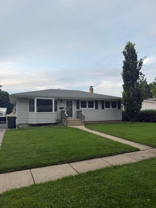 48 Wagner Dr, Cary, IL, 60013-2142 | Card Image