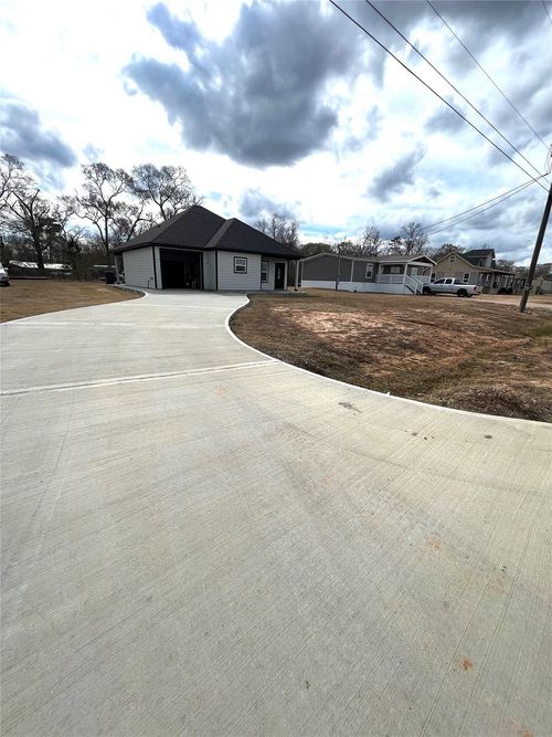 14952 Forest Castle Rd, Conroe, TX, 77306-2224 | Card Image