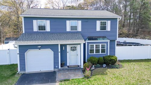 45 Roosevelt Ave, Selden, NY, 11784-3531 | Card Image