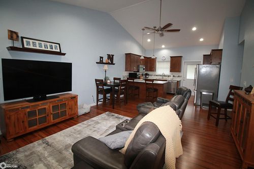 900 S 18th St, Clarinda, IA, 51632-2505 | Card Image