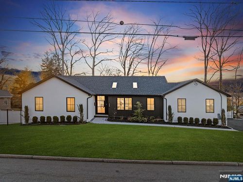 580 Nordhoff Dr, Leonia, NJ, 07605-1013 | Card Image