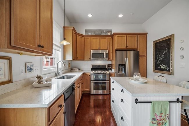 302 Osona Ln, Townhouse with 3 bedrooms, 3 bathrooms and 2 parking in Mars PA | Image 4