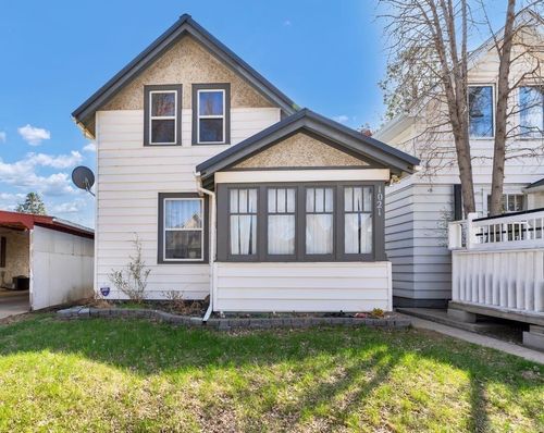 1021 Balmoral St Se, Medicine Hat, AB, T1A0X3 | Card Image