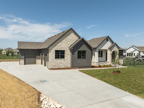 2013 N Clearstone St, Goddard, KS, 67052-8661 | Card Image