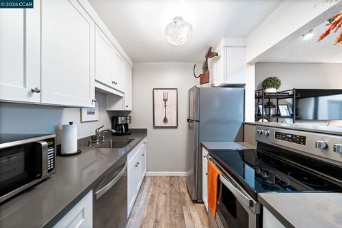 apt-407-320 N Civic Dr, Walnut Creek, CA, 94596-3647 | Card Image