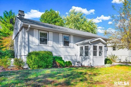 1905 Memorial Dr, Pekin, IL, 61554-1840 | Card Image