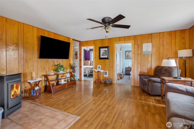 DADU living room with pellet stove | Image 23
