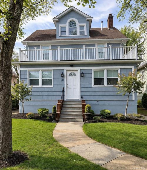 118 Forest Ave, Glen Cove, NY, 11542-2015 | Card Image