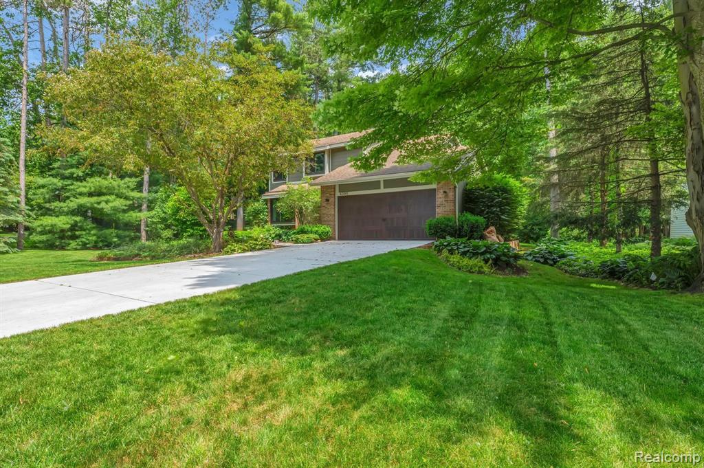Emerald Pines Dr, Commerce Township, MI 48390