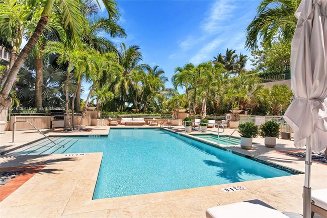 APT-1904 - 3400 Sw 27 Th Ave, Condo with 2 bedrooms, 3 bathrooms and null parking in Coconut Grove FL | Image 14