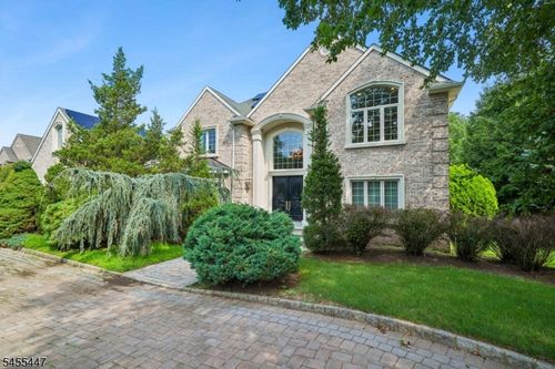 4 Centennial Ct, Totowa, NJ, 07512-1652 | Card Image