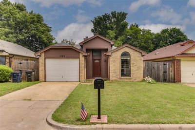 1720 Woodhall Way, House other with 2 bedrooms, 1 bathrooms and null parking in Fort Worth TX | Image 3