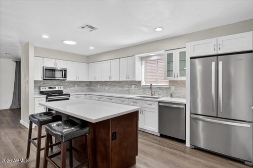 8725 E Jackrabbit Rd, Scottsdale, AZ, 85250-6733 | Card Image