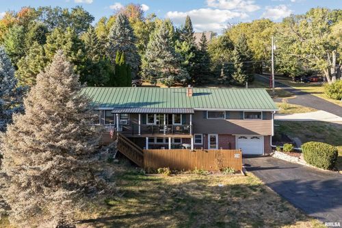 6887 Colonial Ave, Bettendorf, IA, 52722-6502 | Card Image