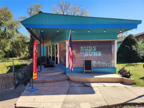 220 S Main St, Ellington, MO, 63638-9411 | Card Image