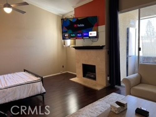 330-5325 Newcastle Ave, Encino, CA, 91316-3069 | Card Image