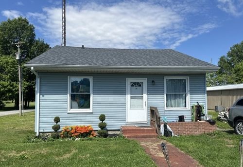 415 S Park St, Sesser, IL, 62884-1701 | Card Image