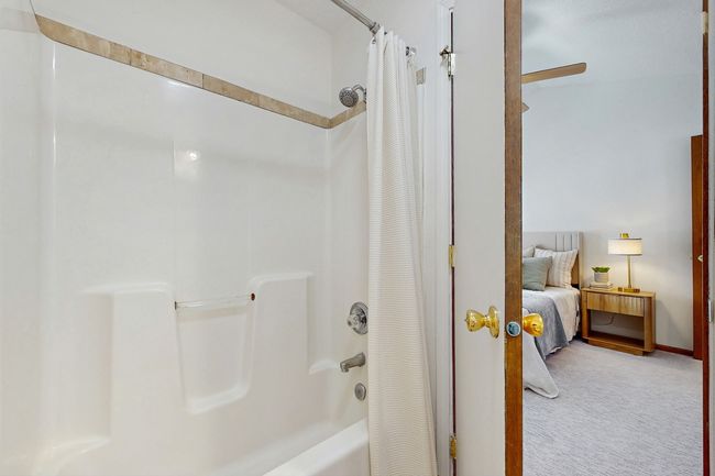 4855 Coachlight Dr, Home with 3 bedrooms, 3 bathrooms and null parking in West Des Moines IA | Image 17