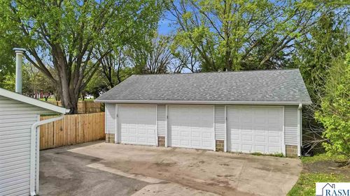 309 8th Ave Nw, Waseca, MN, 56093-2357 | Card Image