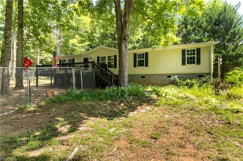 141 Happy Ln, Dobson, NC, 27017-7526 | Card Image