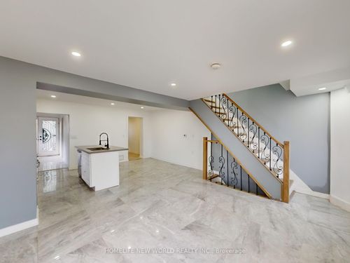 11 Maple St, Oshawa, ON, L1H2L6 | Card Image