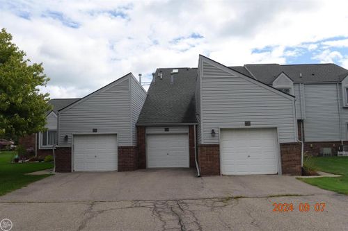 726 Claire Pointe Circle, St. Clair Shores, MI, 48081 | Card Image