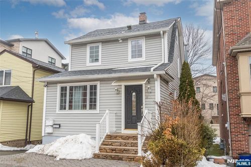 811 Inwood Ter, Fort Lee, NJ, 07024-1518 | Card Image